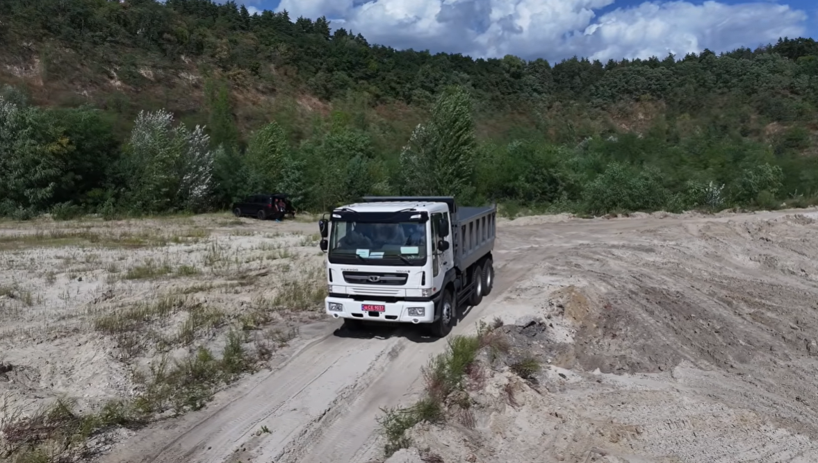 Тест-драйв Daewoo Novus у кар'єрі