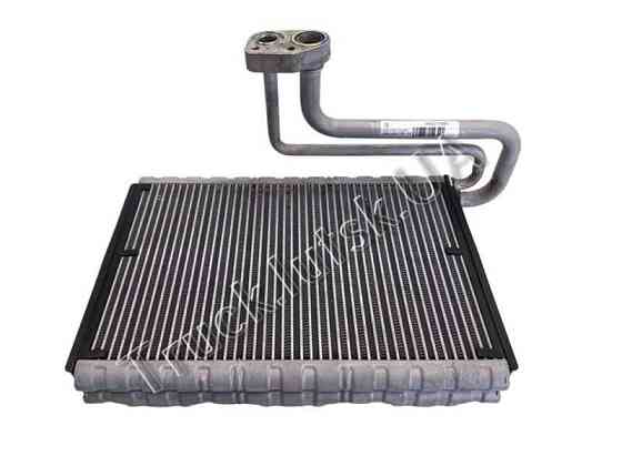 Радіатор кондиціонера Volvo FH4 Euro 6 82348991 Вольво ФШ4 Євро6 Луцьк