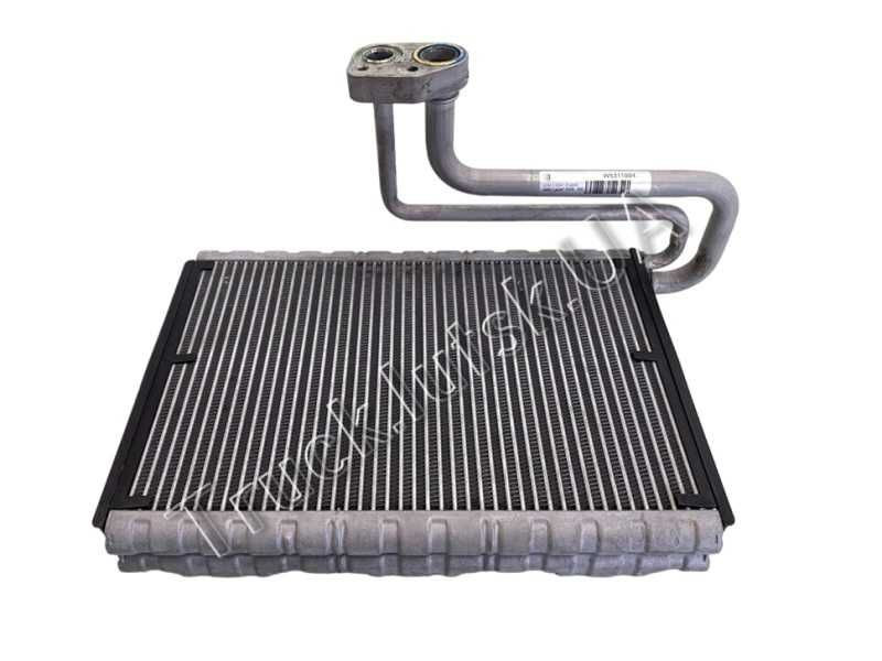 Радіатор кондиціонера Volvo FH4 Euro 6 82348991 Вольво ФШ4 Євро6 Луцьк - зображення 1